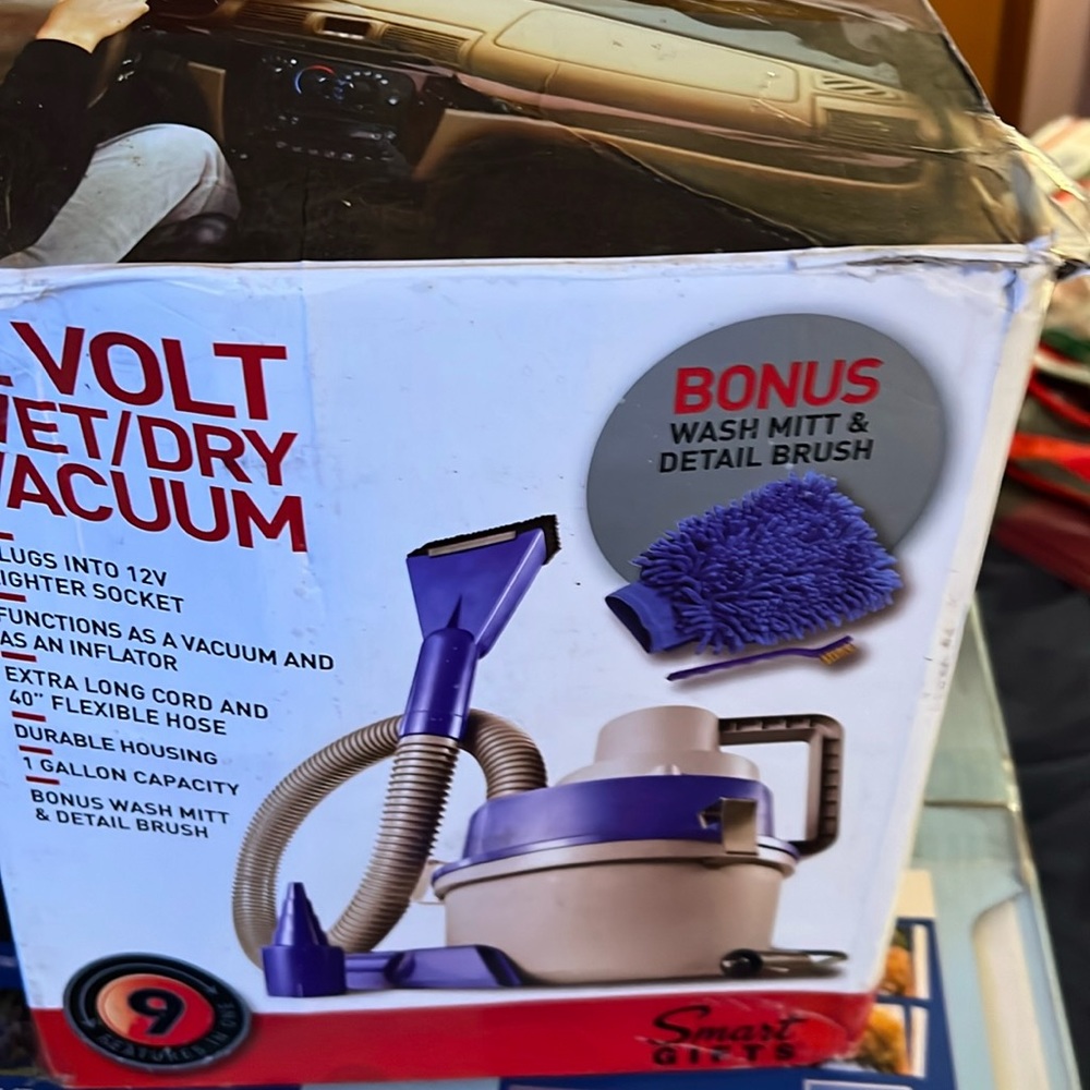 12 VOLT WET/DRY VACUUM, NEW IN BOX , UNUSED !